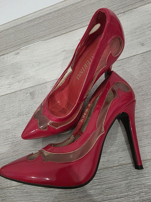 Новогодняя распродажа стильных женских туфель