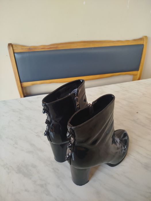 Сапожки лакированные