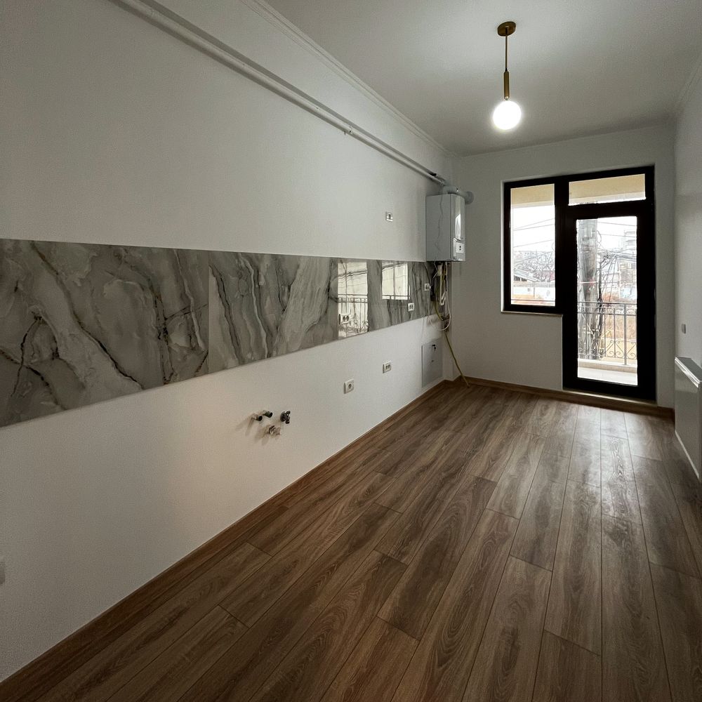 Apartament 3 camere,97 mp utili + boxa.CENTRAL!