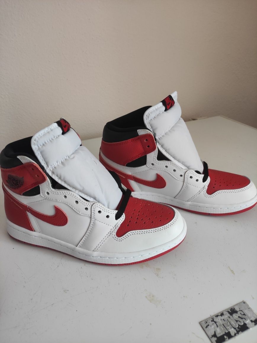 Nike Air Jordan 1 Retro High OG (40)