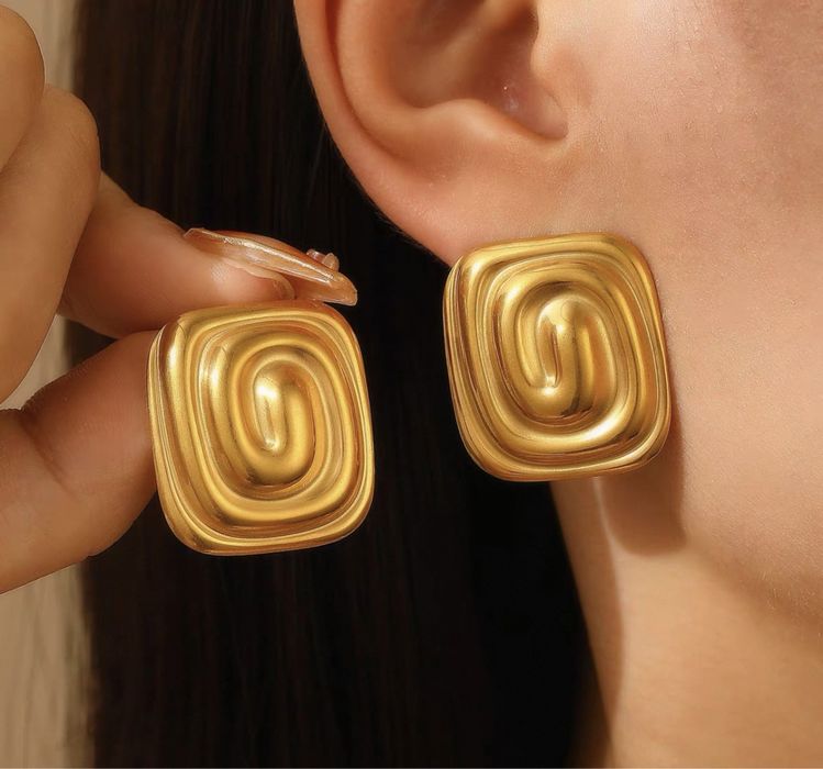 Серьежки в стиле Old money