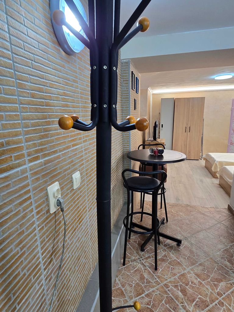 Дава се под наем Двустаен апартамент в Варна, Център - 40 кв.м за 391.17 € - Снимка #1
