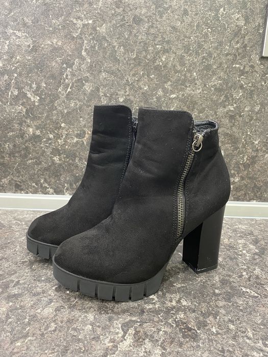 Дамски боти на ток