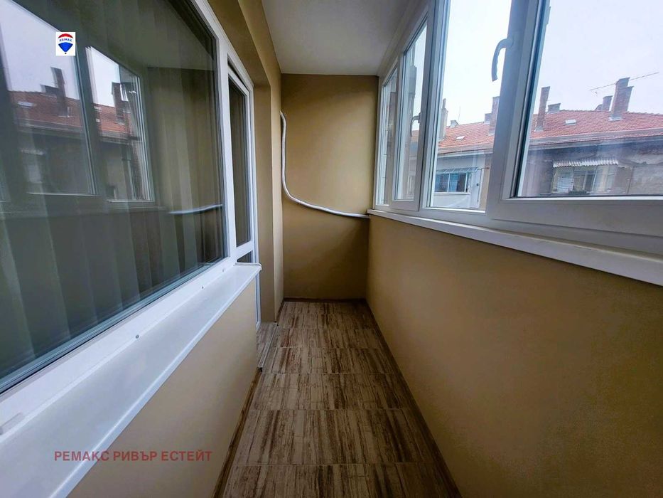 Продава се Двустаен апартамент в Русе, Център - 67 кв.м за 2384 €/кв.м - Снимка #8