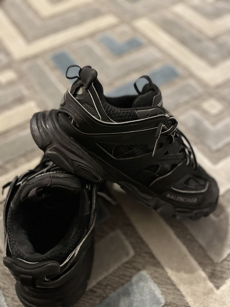Balenciaga track
