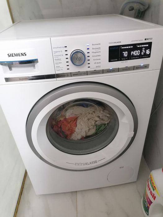 Vând mașina de spălat Siemens extra class, capacitate 8 kg, 1400