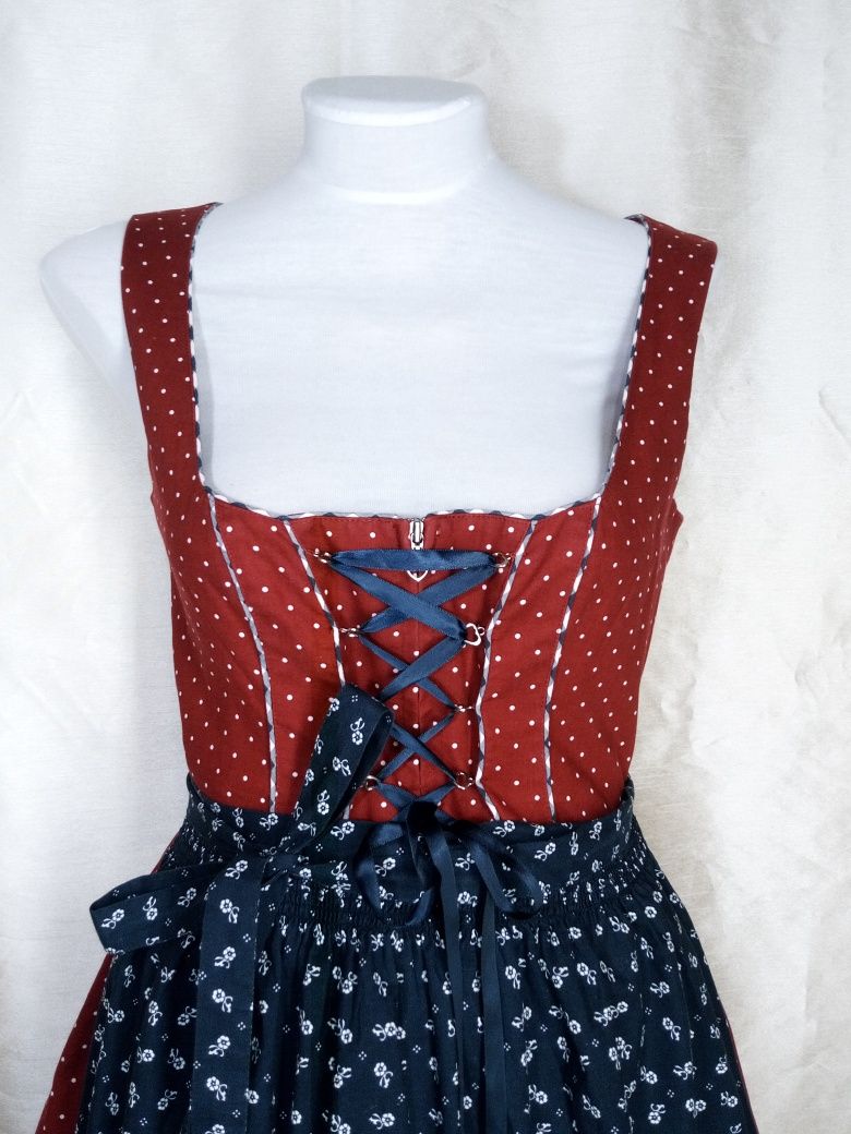 Dirndl - Sarafan tirolez S'Oliver Nr 36 
Rochie tradițională bavareza