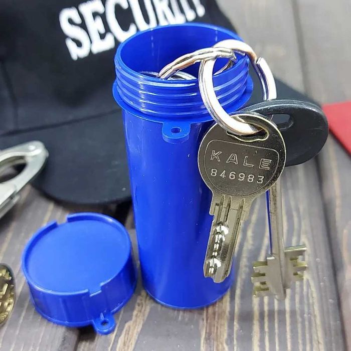 Бокс для ключей длина 4 см, ширина 4 см, высота 11 см.