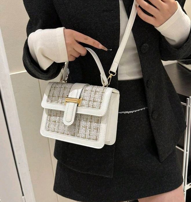 Дамска чанта в кремаво.