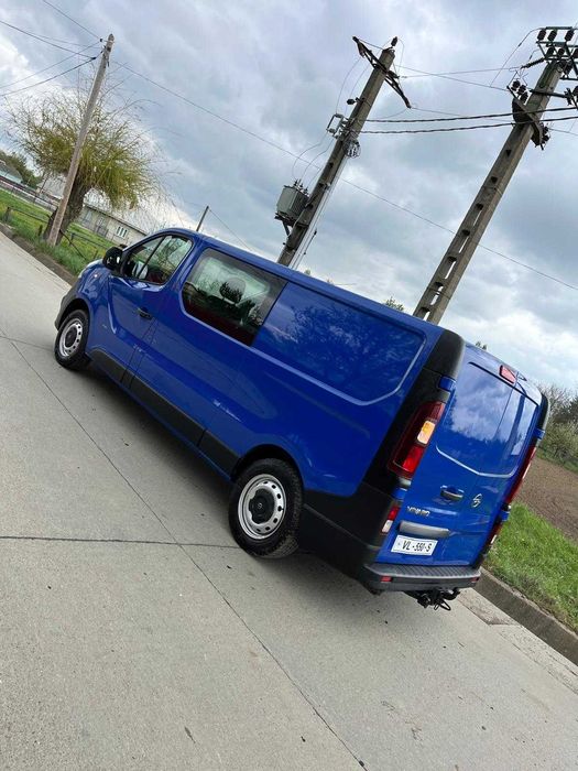 Vand opel vivaro cu 5 locuri si duba nu renault
