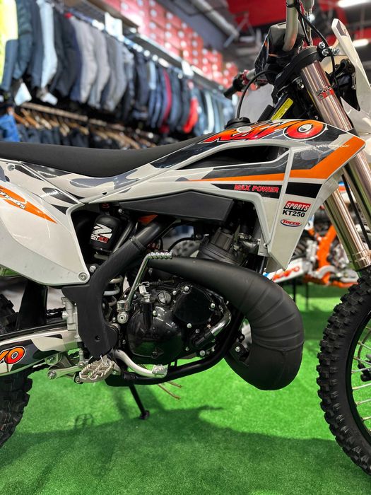 Motocicleta enduro adulti KAYO KT250 (2T,250cc,31cp) la MYMOTO CLUJ