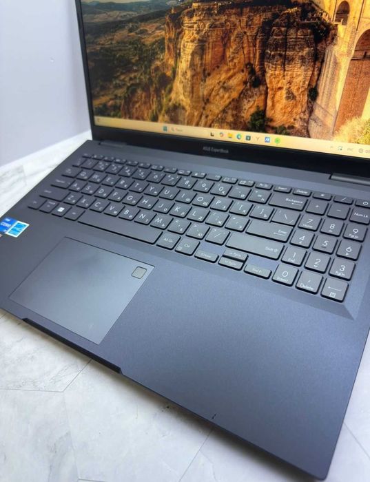 Asus ExpertBook i5-13