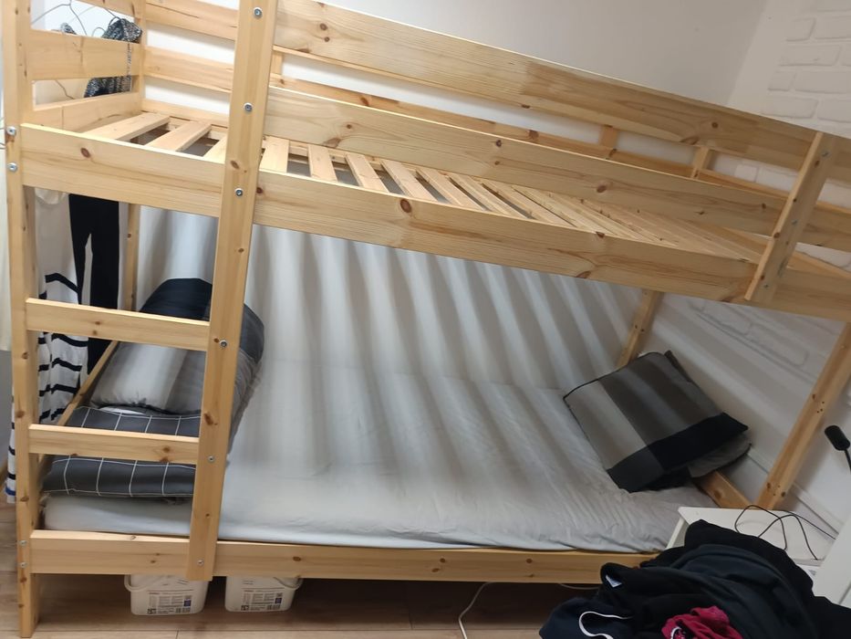 Pat supraetajat Ikea cu saltele incluse in stare foarte  bună