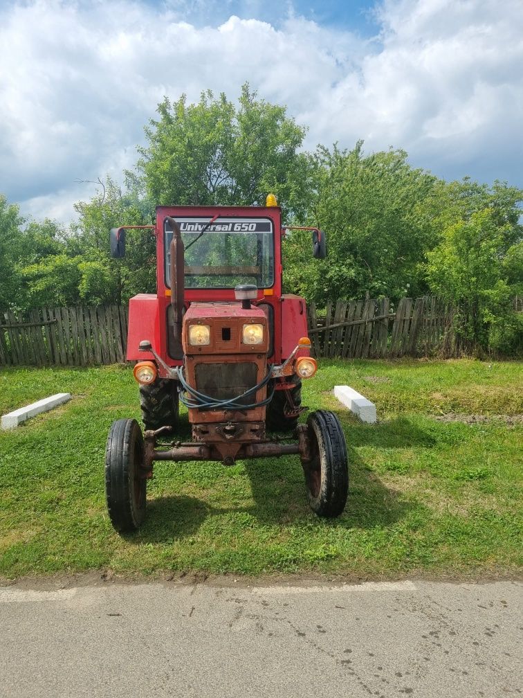 Tractor UTB 650.