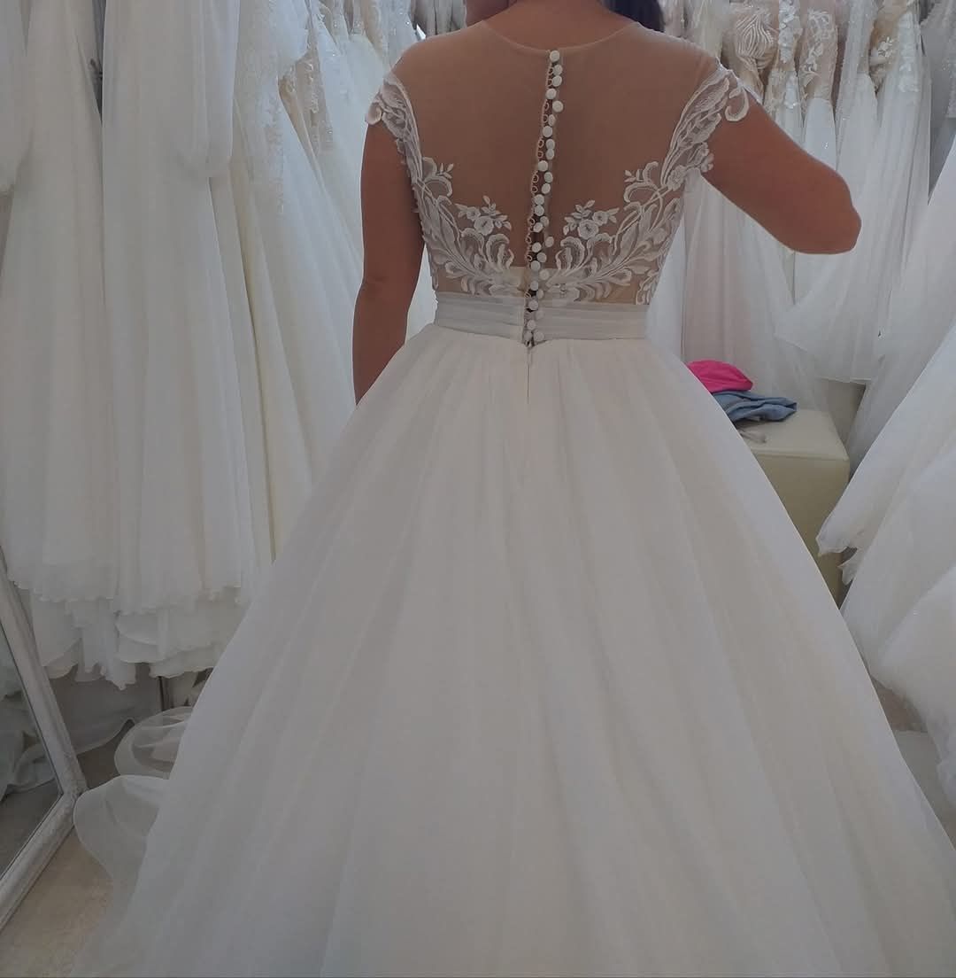 Vând rochie de mireasă