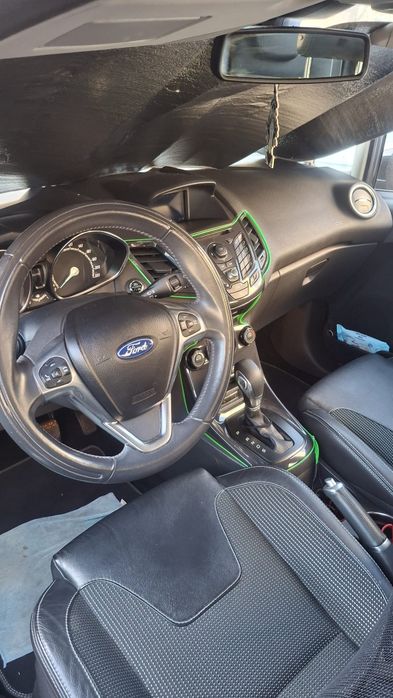Vand ford fiesta benzina automata