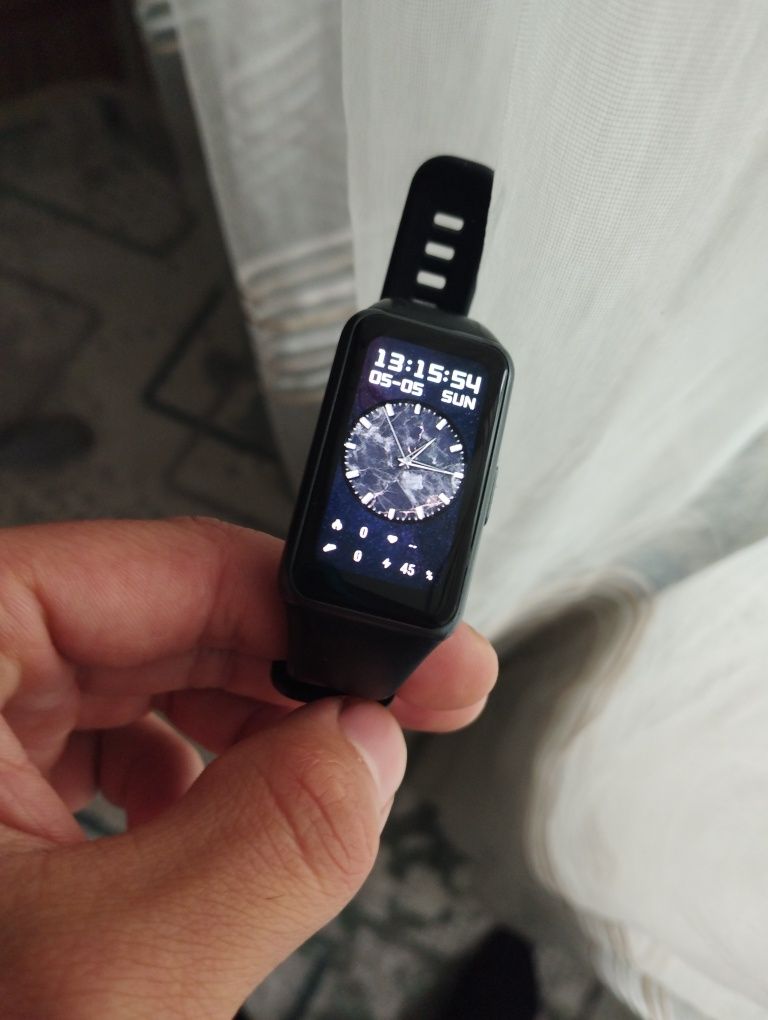 Продам Huawei band 6