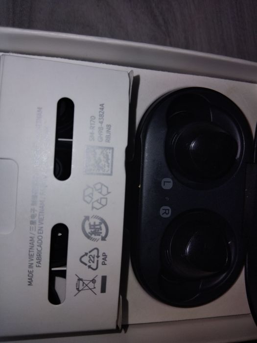 Vând Ps4/Schimb cu Ps5  Slim 1TB 8 jocuri și 2 manete fifa 26 și cășt