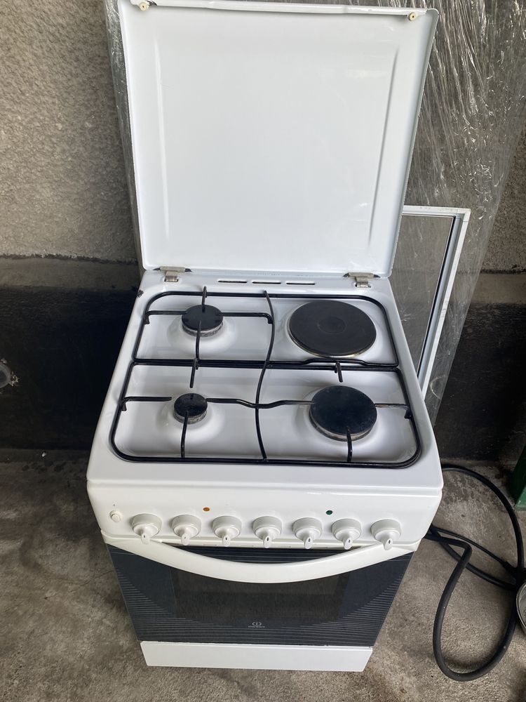 Продам электрогазовую плиту INDESIT