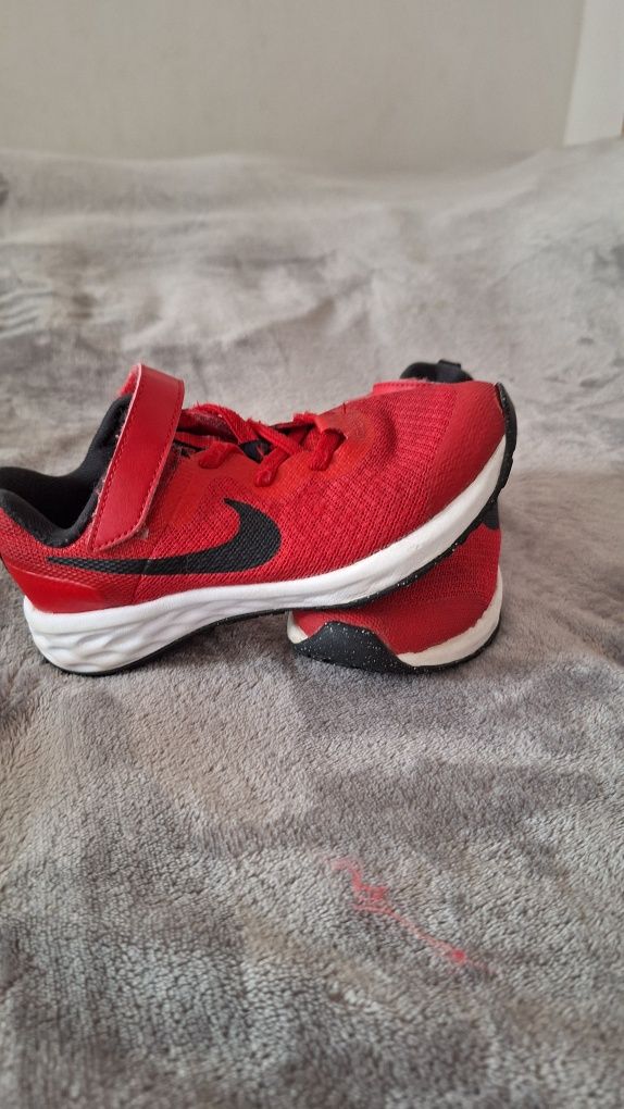 Adidasi nike copii