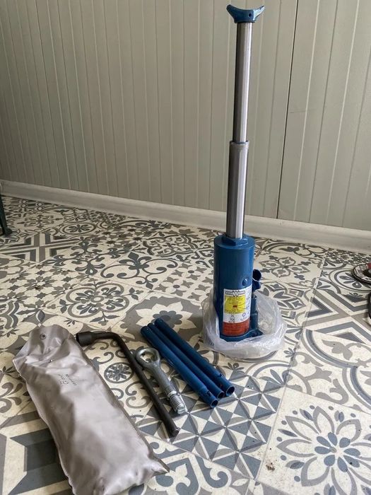 Резервна гума и крик