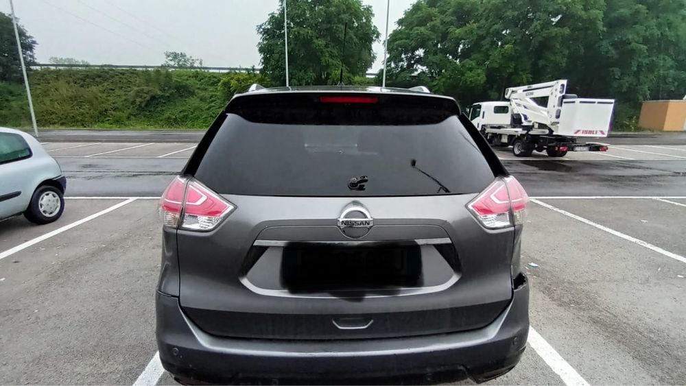 Nissan X trail 2016 automat usor avariat euro 6 7 locuri
