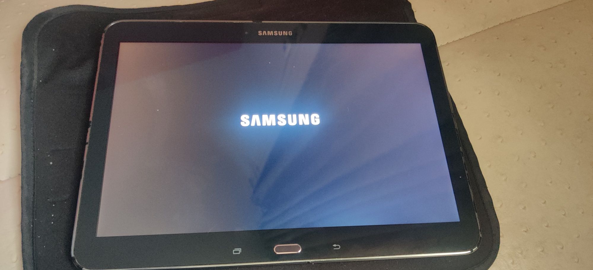 Vand  Samsung tab4 10 inch  16 GB stare buna