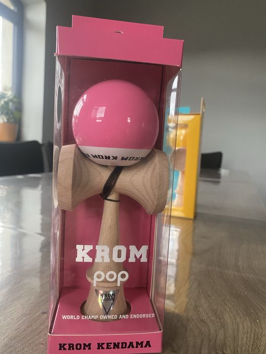 Kendama krom pop lol.