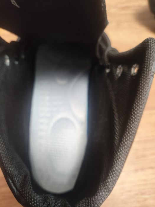 Продам ботинки осенние