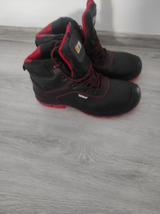 Bocanci cu fier de vânzare