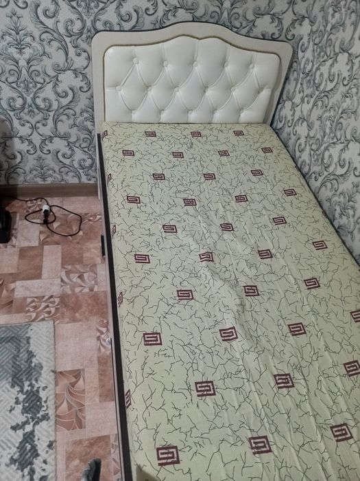 Продам кровать и ёлку