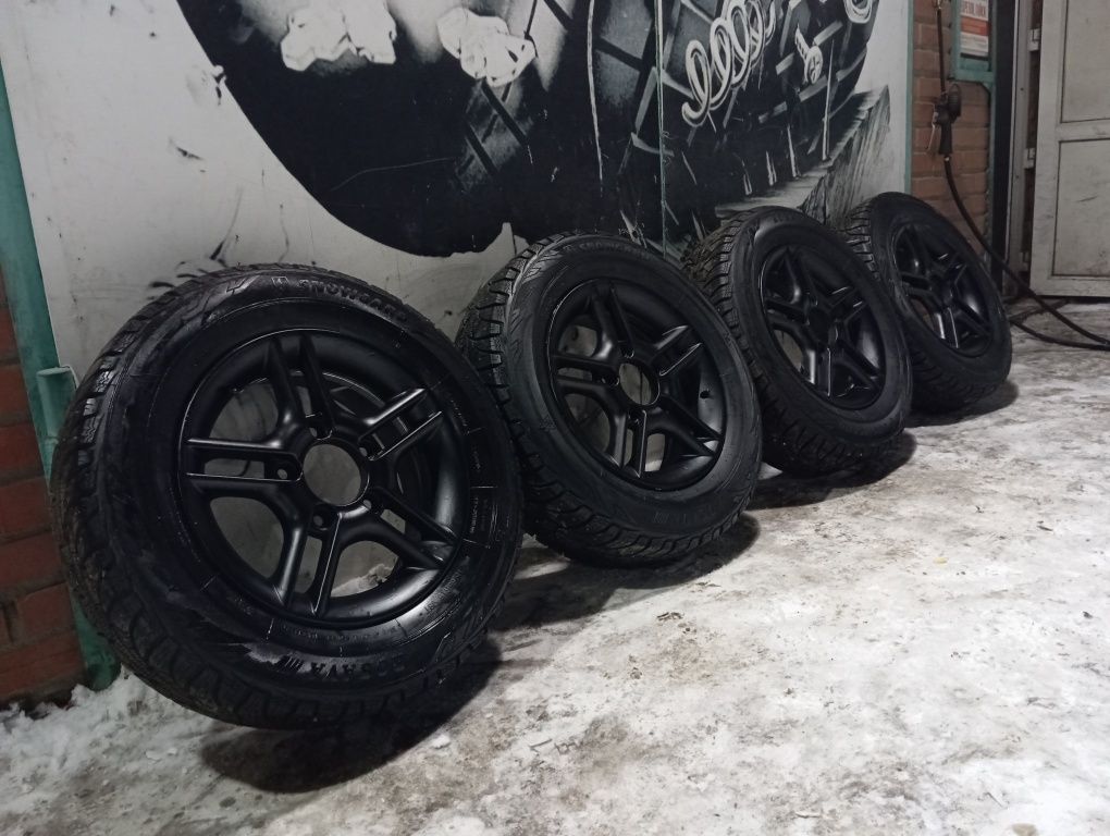 Диски с резиной на Ниву