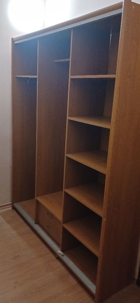 Шкаф  для прихожей в хорошем состоянии  как на фото