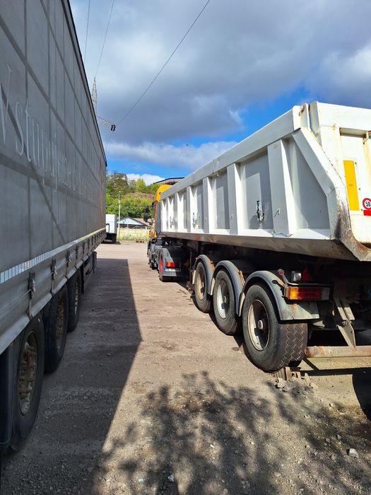 Vand 2 semiremorci marca Schmitz