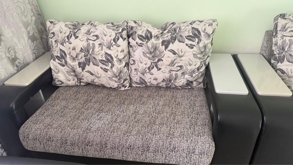 Продается комплект диванов