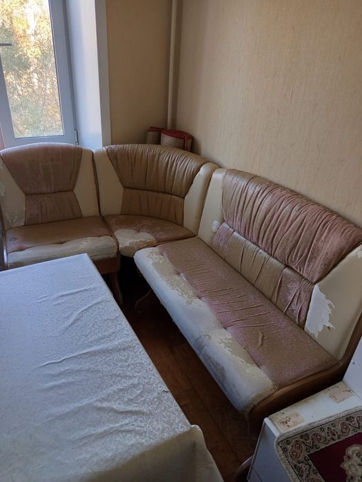 Продам кухонный угловой диван эко кожа