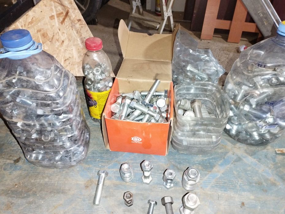 Продам болты гаики