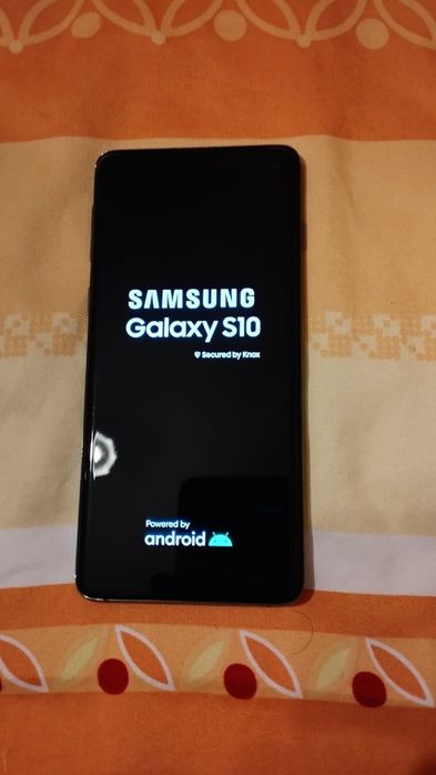 Продавам Samsung S10 неразлечим от нов.