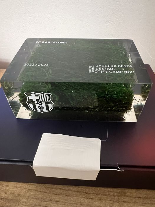 FC Barcelona – Bucată originală de gazon Spotify Camp Nou 2022/2023