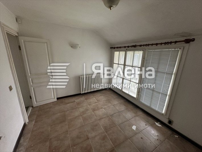 Продава се Къща в Варна, м-т Св. Никола - 208 кв.м за 1811 €/кв.м - Снимка #8