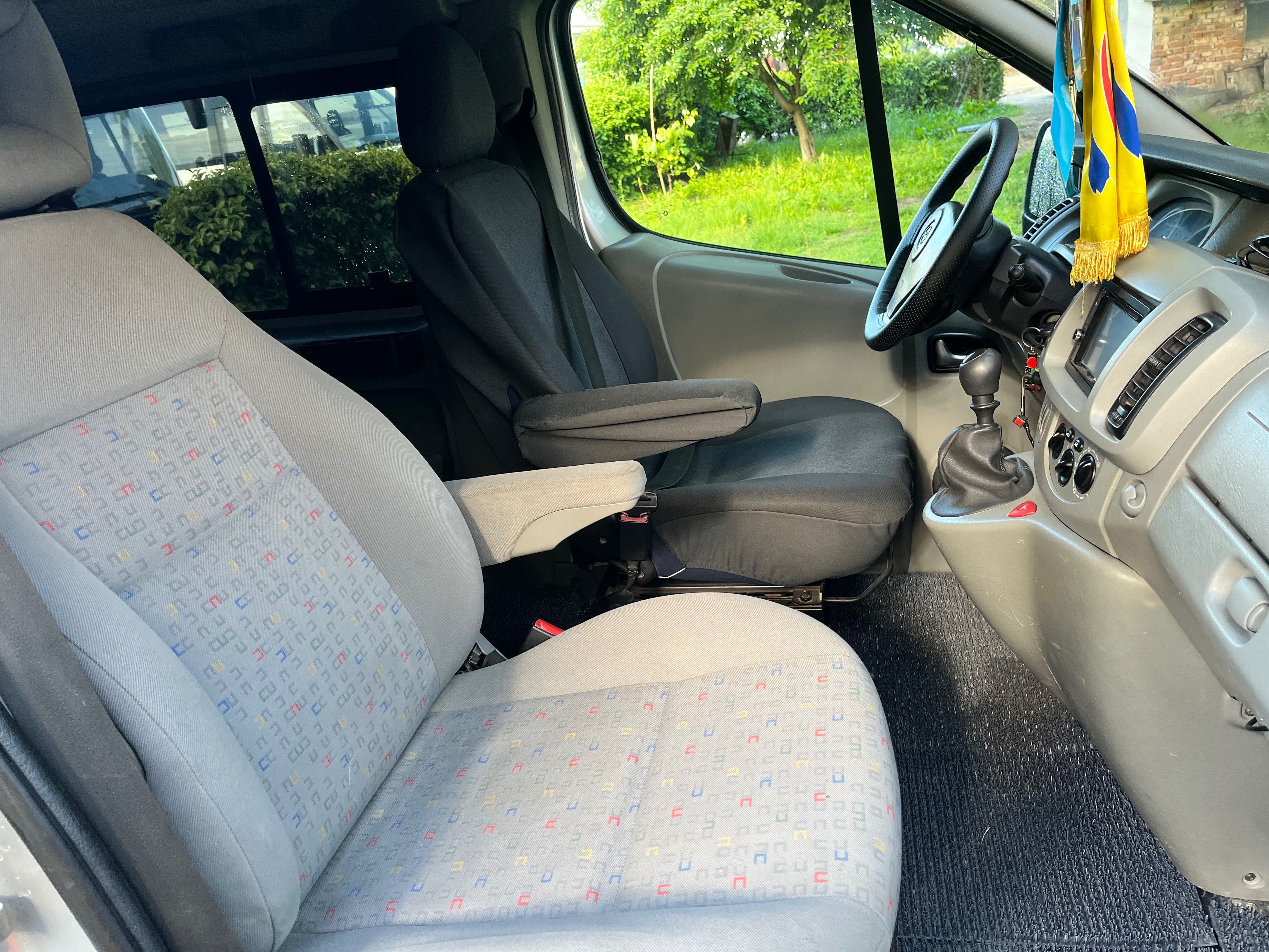 Opel Vivaro 8+1 locuri