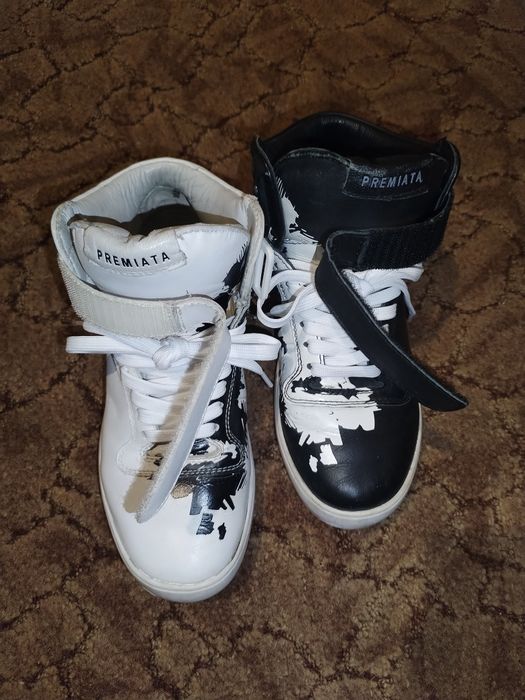 Adidași înalți Premiata.
