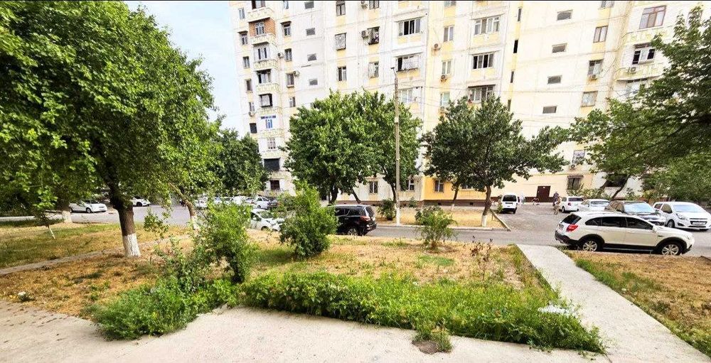 НЕЖИЛОЕ большое 5 комнатное кварт в 1 этаже 128м2. 2 входа, 2 санузла.