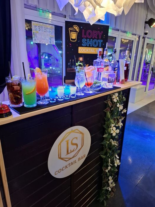 Cocktail bar mobil pentru evenimente