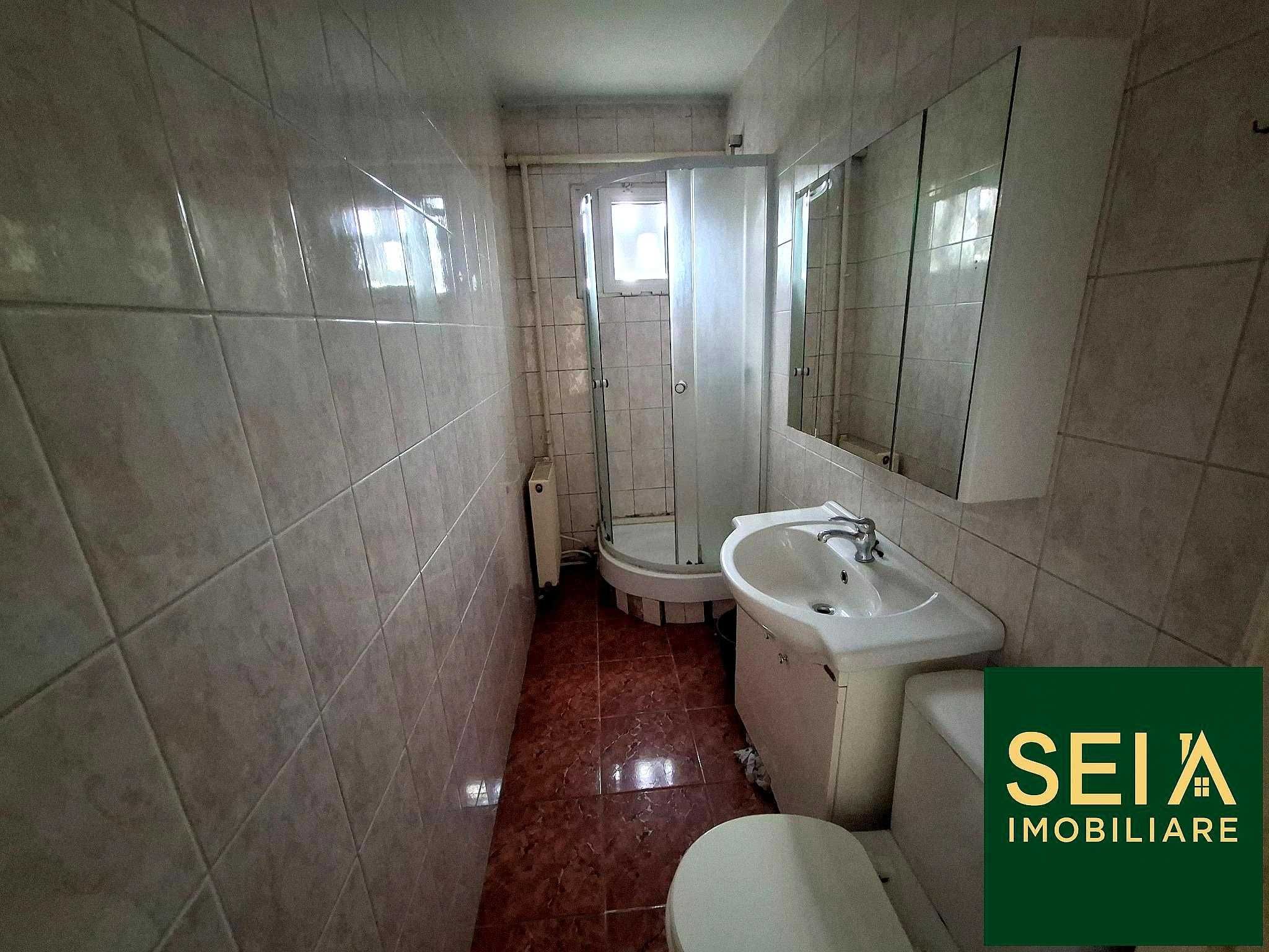Apartament 3 camere,  fără comision, str. Stadionului Bacău