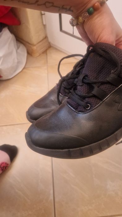 Маратонки under-38,5 номер