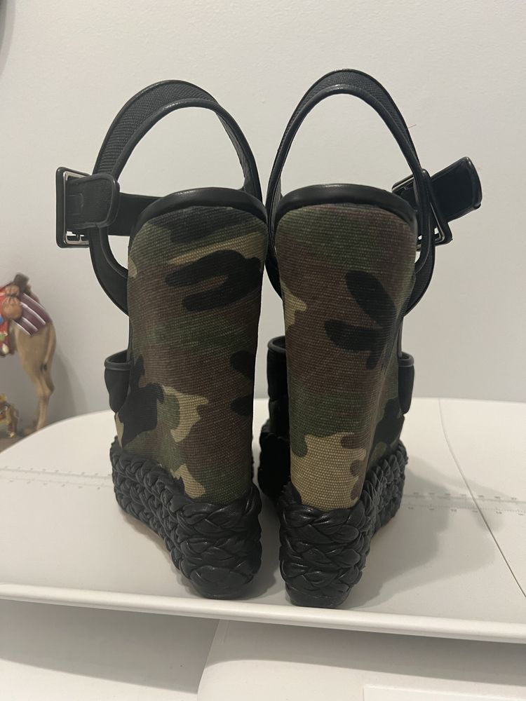Сандали с платформа - Giuseppe Zanotti