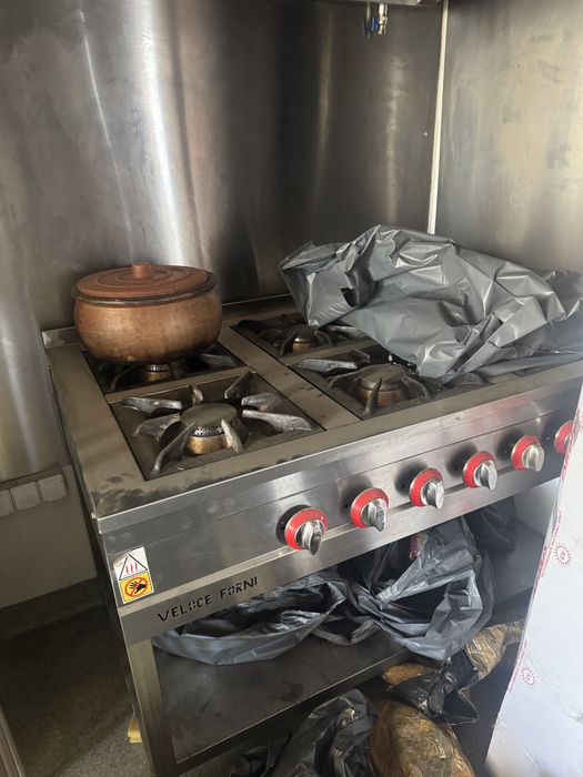 Aragaz Profesional 6 ochiuri si Gratar din Inox