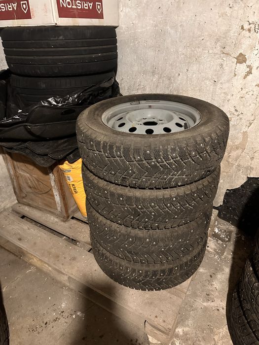 Продам шины с дисками почти новые