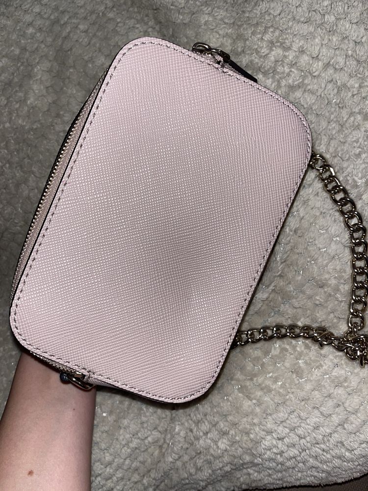 Чанта Guess - 120лв